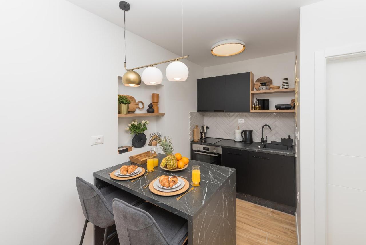 Studio Apartment Bianco, Near Beach, Free Parking, Wi-Fi Makarska Extérieur photo